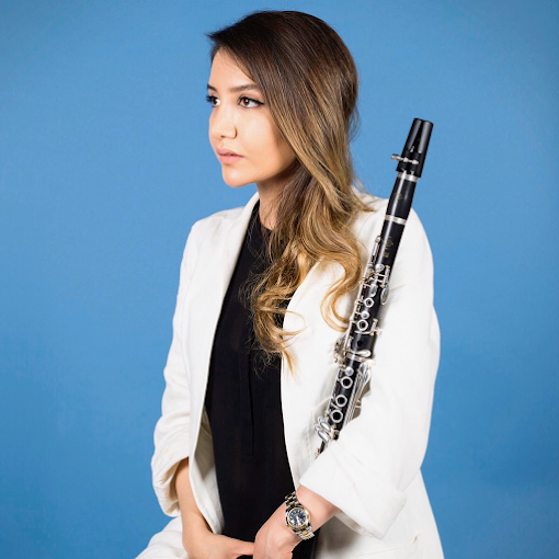 Sahar Azar with her clarinet